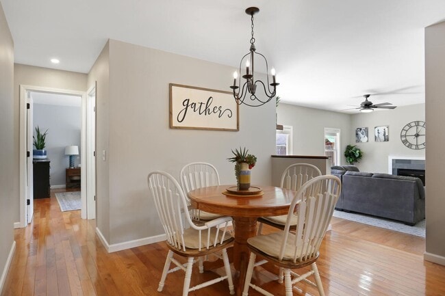 Building Photo - New Rental! 3 Bed, 2 Bath, 2 Car Garage, F...