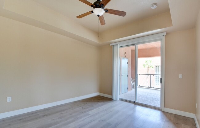 Building Photo - Park Avenue Mid Rise Condo. All HOA Amenit...