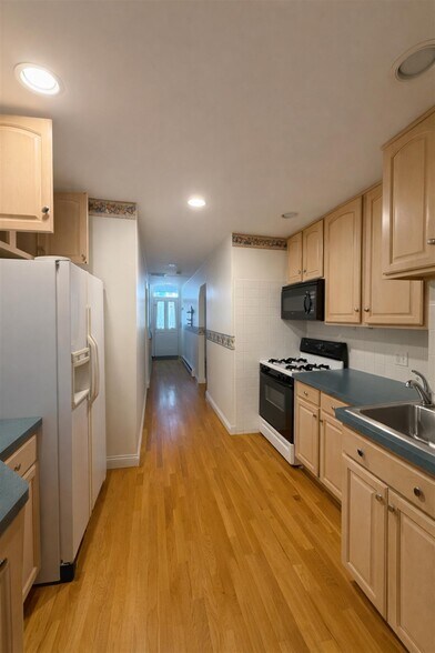 Building Photo - 107 2nd St