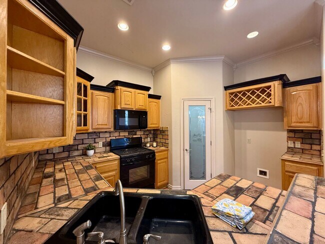Building Photo - Beautiful Home in Moore - 3 Bed, 2 Bath, P...