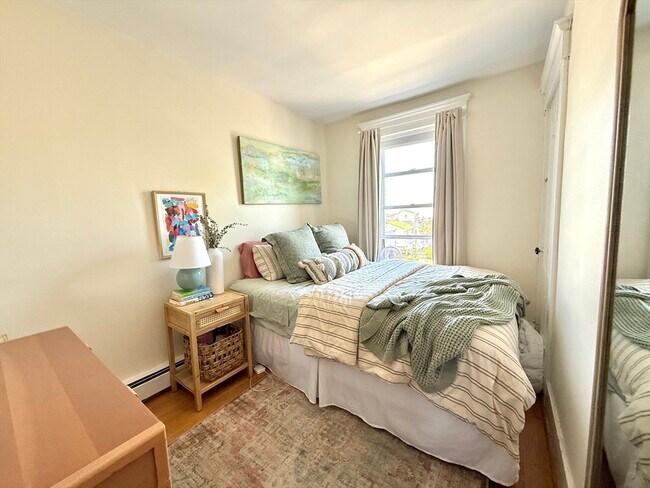 Building Photo - 276 Bunker Hill St