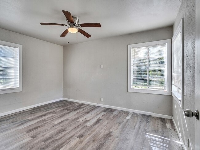 Building Photo - 7622 S Hall St