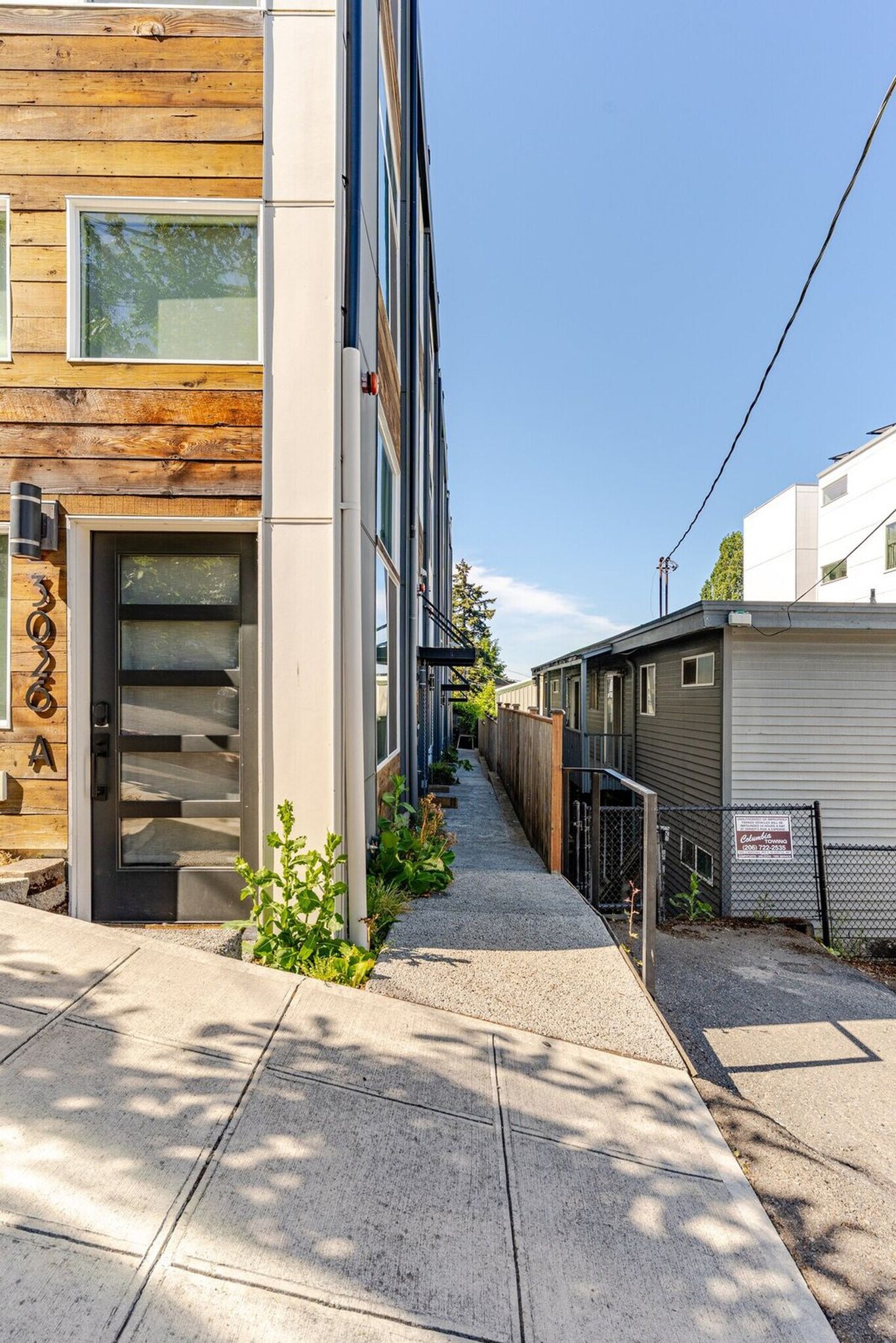 Building Photo - 3820 Fauntleroy Wy SW