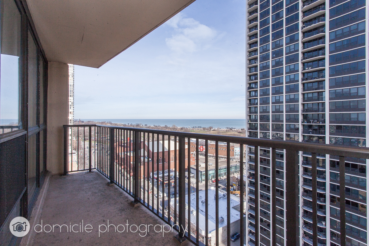Building Photo - 1540 N La Salle Dr