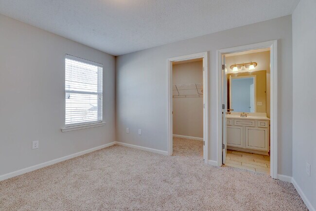 Building Photo - "Charming 2-Bedroom Townhouse Retreat on Staten Drive – Spacious 1,285 Sq. Ft. with 2 Full Baths ...