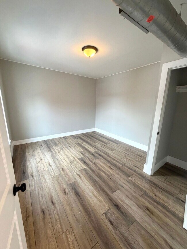 Building Photo - 430 W Lemon St