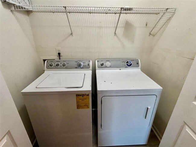 Building Photo - 4249 High Park Ln