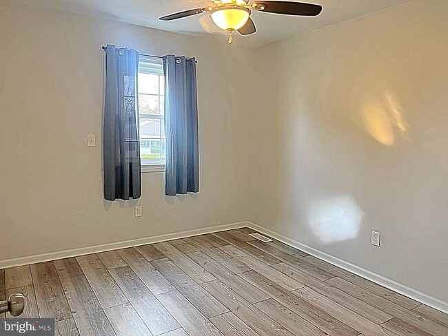 Building Photo - 17447 Pelham View Dr