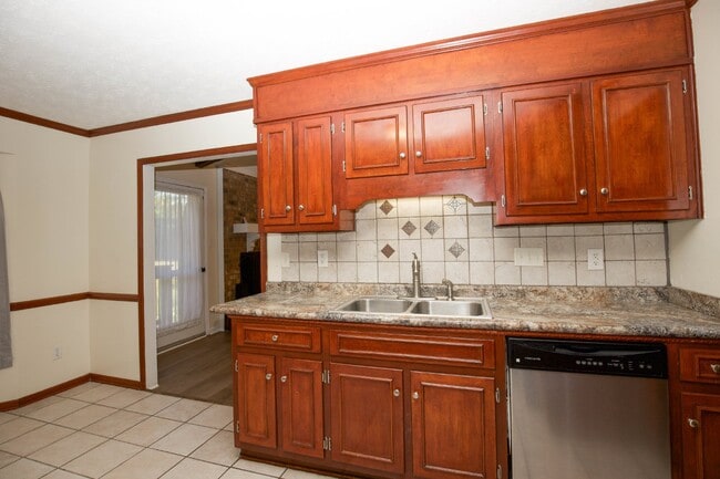 Building Photo - 330 Conifer Dr