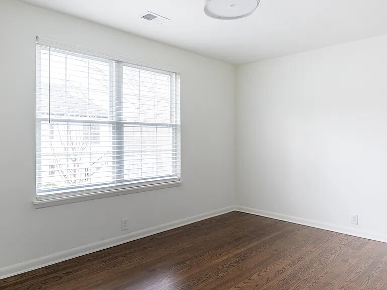 Building Photo - 205 Leake Ave