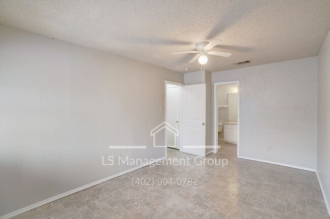 Building Photo - 7517 Oak Chase