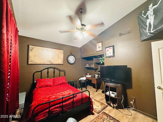 Building Photo - 727 W Mendoza Cir