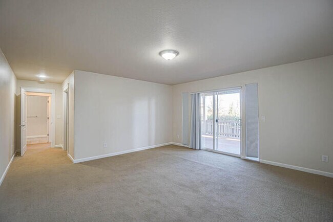 Building Photo - BEAUTIFUL VIEWS of MT. HOOD