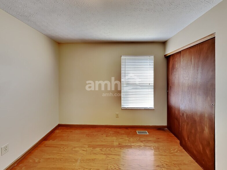 Building Photo - 4831 Ballentine Dr