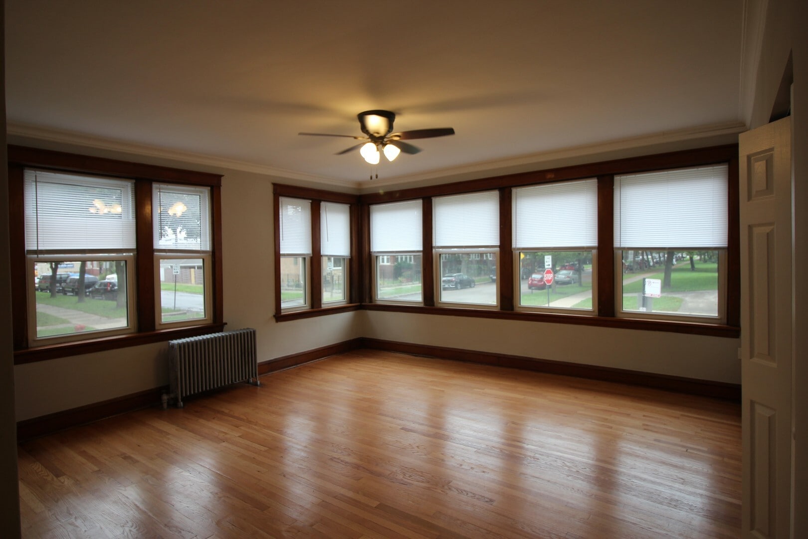 Building Photo - 2657 N Harding Ave