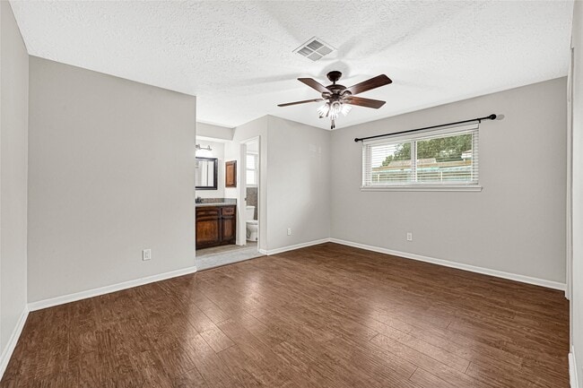 Building Photo - 501 S Travis