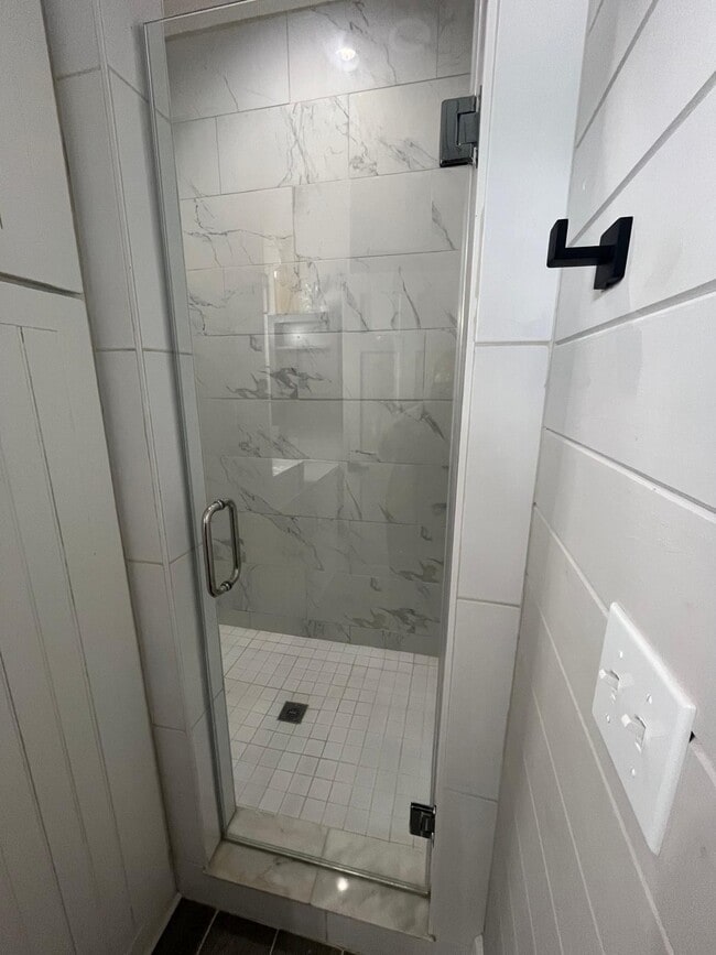 Building Photo - 5036 Golden Forest Dr