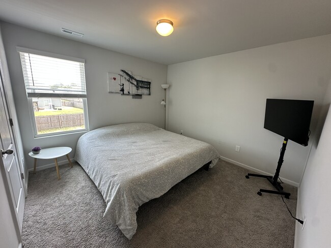Building Photo - 1709 Redbout Ct