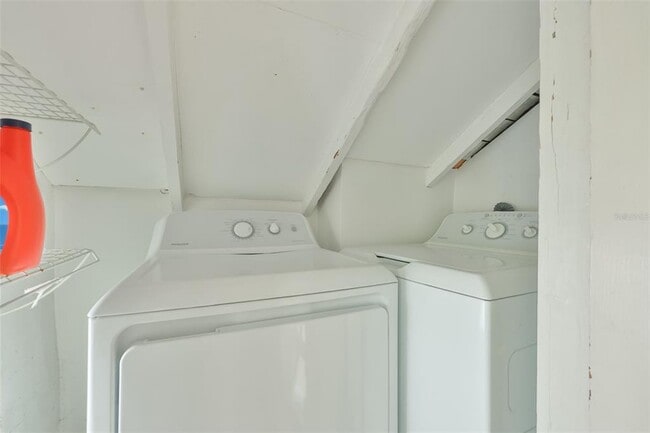 Building Photo - 340 Moffett Ct N
