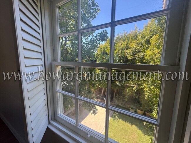 Building Photo - Private and Cozy 4 Bedroom Home located in...