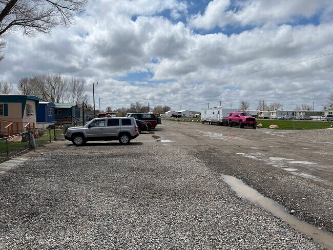 Building Photo - 3 Bedroom 2 Bath High-End Mobile Home with...