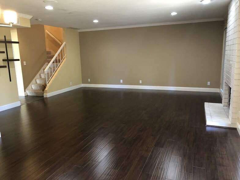 Building Photo - 5125 Willowview Ct