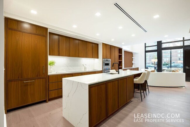 Building Photo - 1332 8th St NW