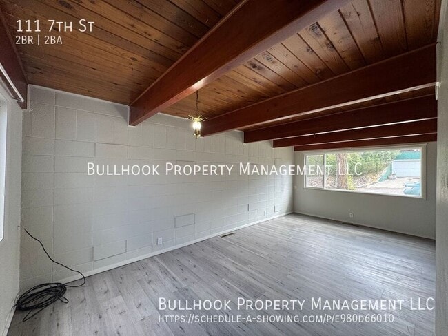 Building Photo - 111 7th St