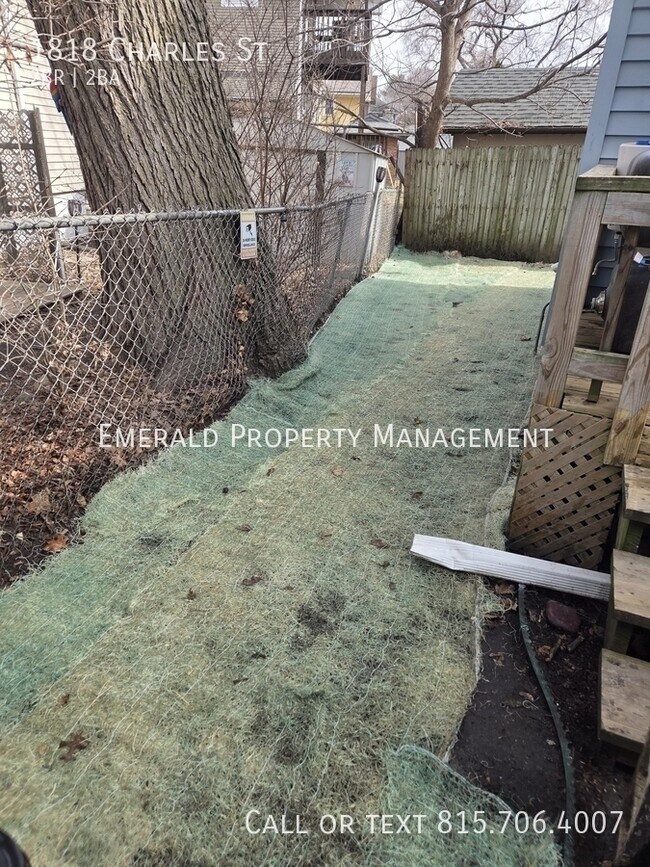 Building Photo - 1818 Charles St