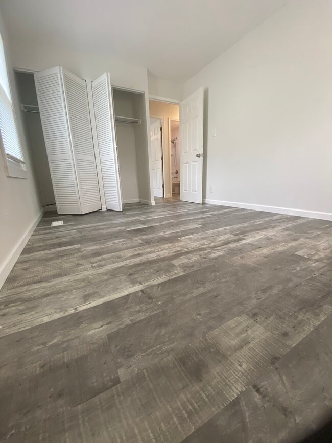 Building Photo - 6617 Azalea Dr