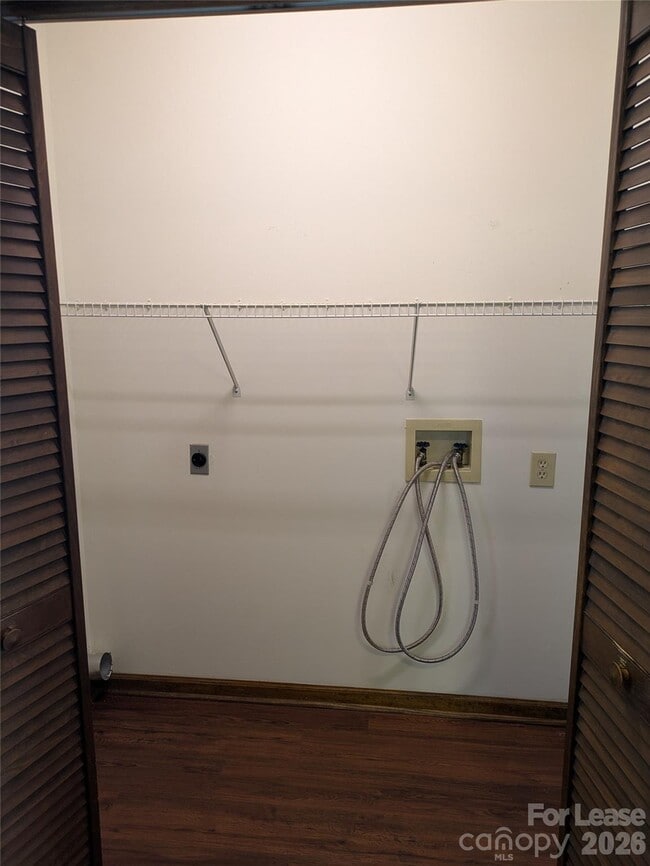 Building Photo - 119 Birdie Ct