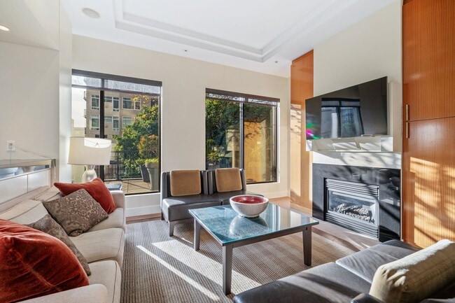 Building Photo - Beautiful Studio in Belltown