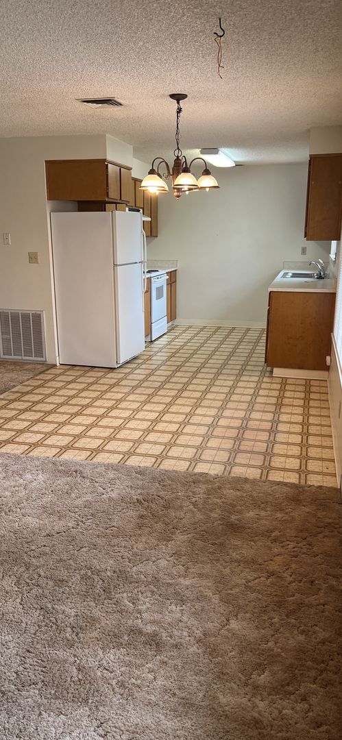 Building Photo - 2187-2189 NW North Hill Dr