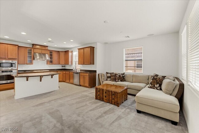 Building Photo - 2 Corte Belleza