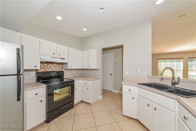 Building Photo - 2750 Trilby Ave