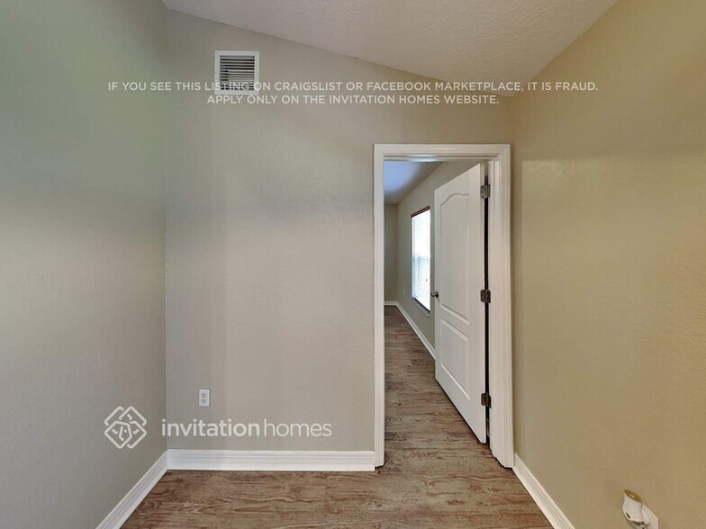 Building Photo - 1141 Creekview Ct