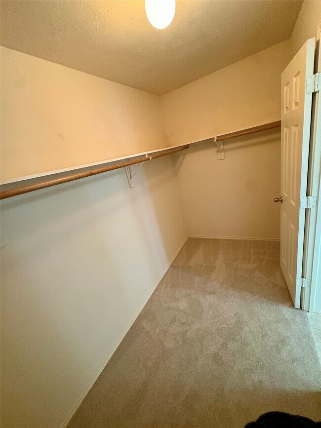 Building Photo - 13826 Fort Nelson Dr