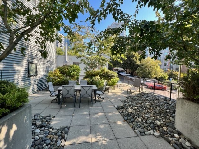 Building Photo - 80 Vine St