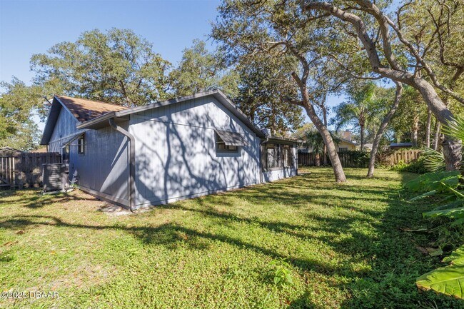 Building Photo - 909 Brookside Dr