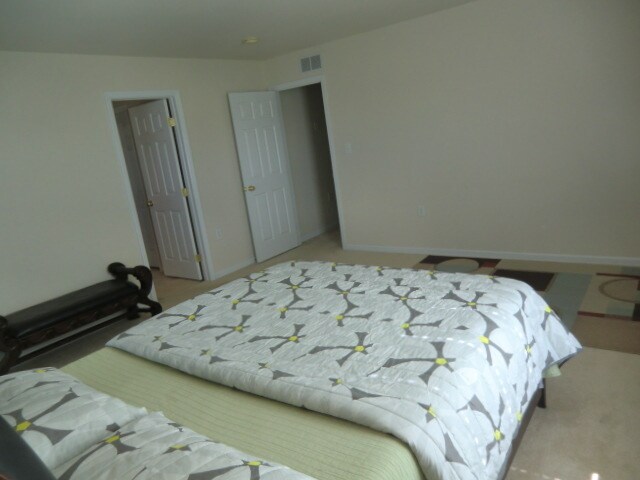 Building Photo - 2128 Red Fox Dr