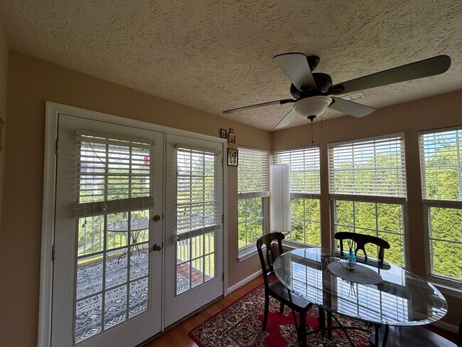 Building Photo - Charming Top-Floor Condo in Laurel Lakes –...