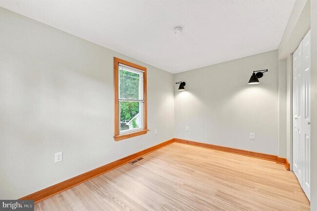 Building Photo - 705 Forrest St