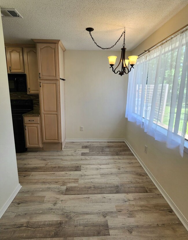 Building Photo - Gulf Shores 2/1.5 condo at Country Club Village