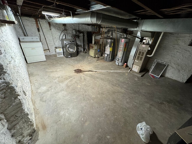 Building Photo - 724 Wills St