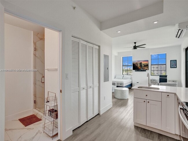 Building Photo - 4100 SW 64th Ave