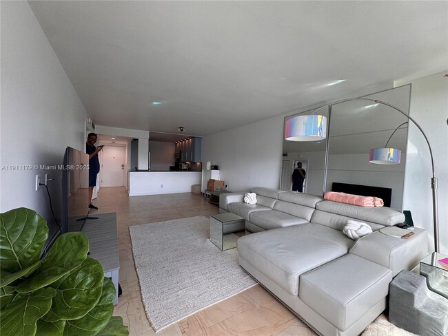 Building Photo - 8233 Harding Ave