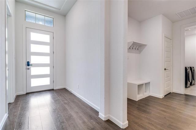 Building Photo - 2050 Clearwater Way