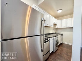 Building Photo - 3350 N Marshfield Ave