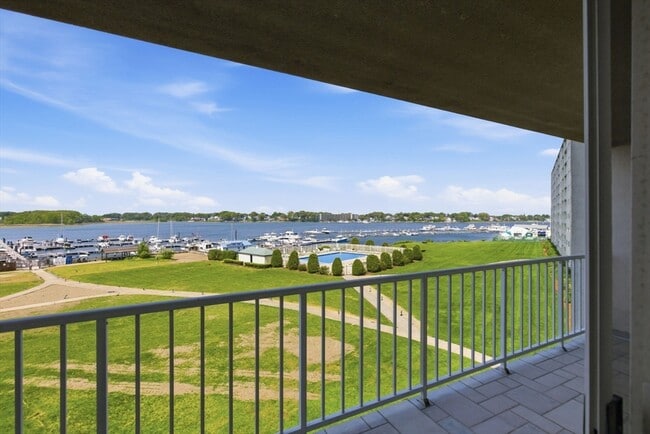 Building Photo - 100 Cove Way