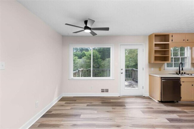 Building Photo - 2250 Ridge Forest Dr